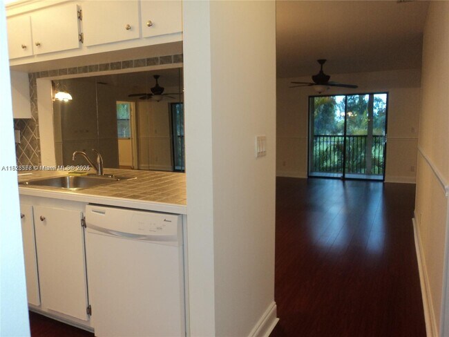 Foto del edificio - 10605 NW 11th St