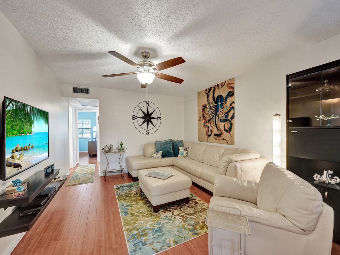 Primary Photo - Beautiful fully furnished 2 bedroom 1 bath.