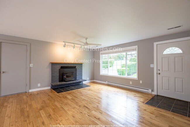 Foto del edificio - Charming Three Bedroom Awaits in West Linn!