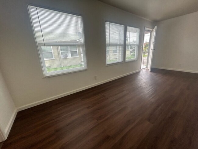 Building Photo - Cute & Cozy 1 Bd/1Ba. Duplex in Hayward! $...