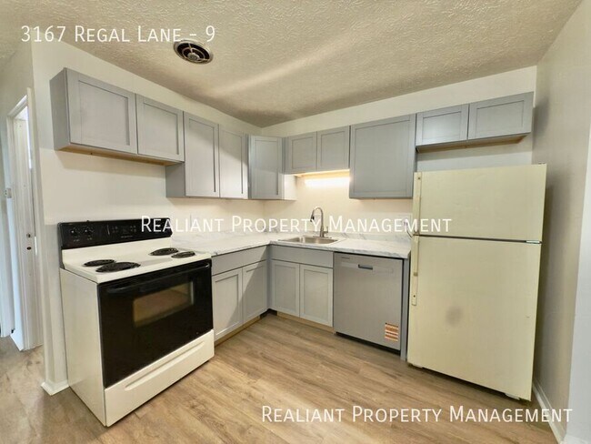 Foto del edificio - 3167 Regal Ln