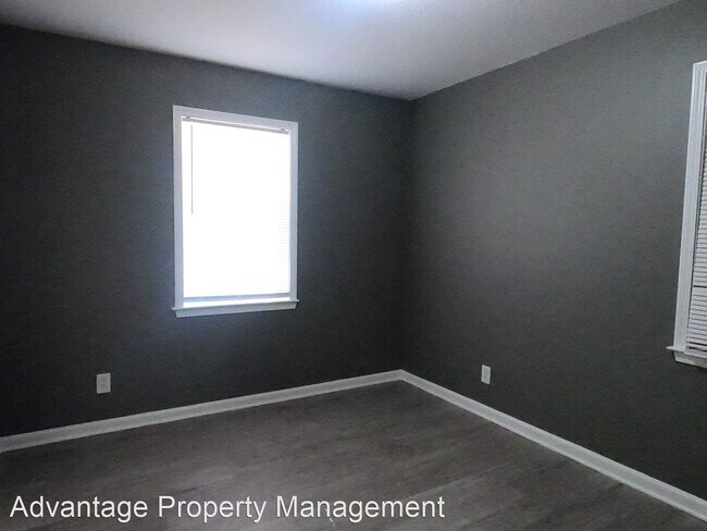 Foto del edificio - 3 br, 2 bath House - 4886 Chuck Ave.