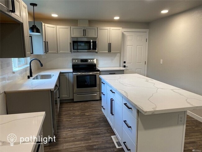 Building Photo - 3854 SE Castlewood Drive, Port Orchard, WA...