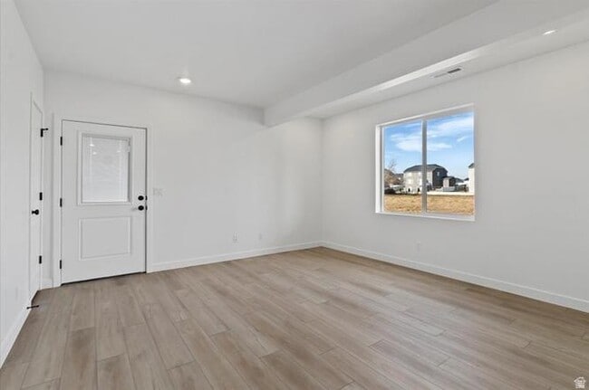 Building Photo - 1538 E Livi Ln