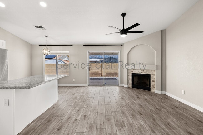 Foto del edificio - 1408 E Carson Rd