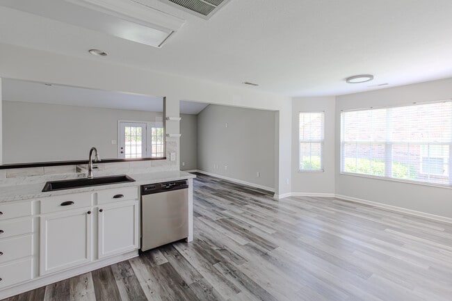 Foto del edificio - 6972 La Christa Way