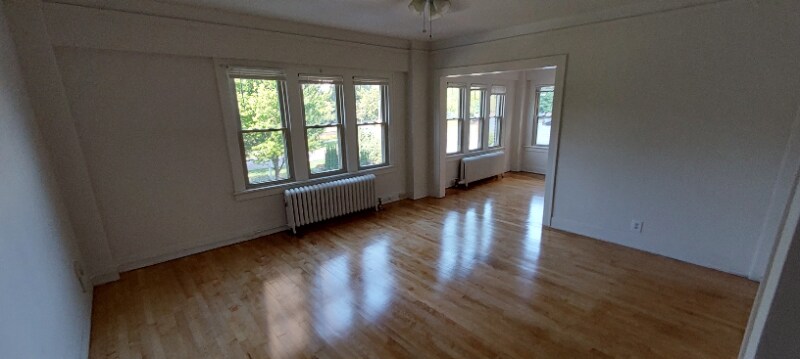 Primary Photo - 913 E Kilbourn Ave