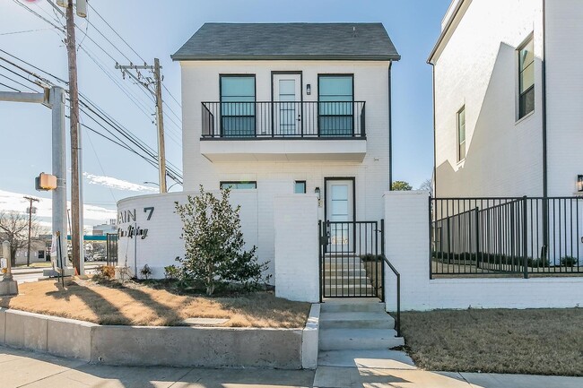 Excellent 3 bedroom 2.5 bath in Arlington - Excellent 3 bedroom 2.5 bath in Arlington Townhome