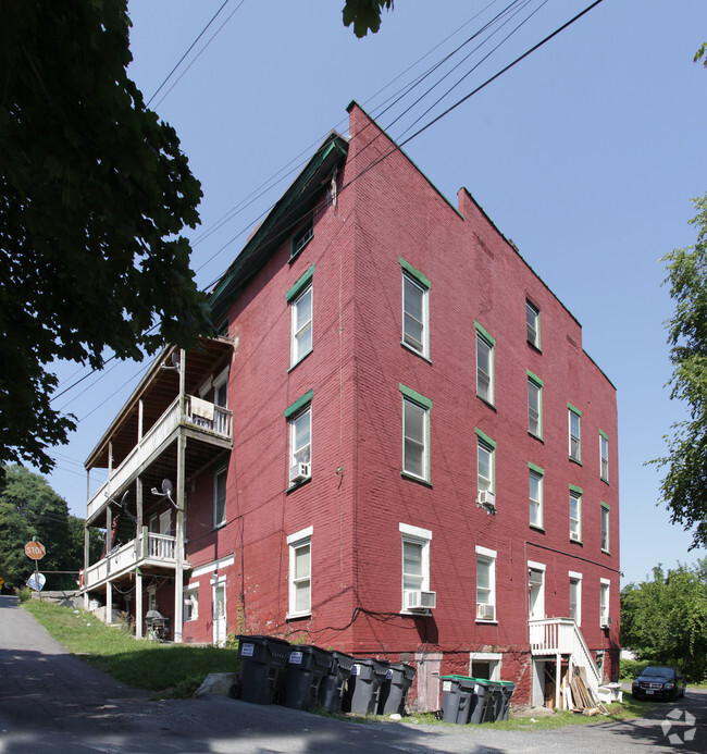 Building Photo - 104 Main St