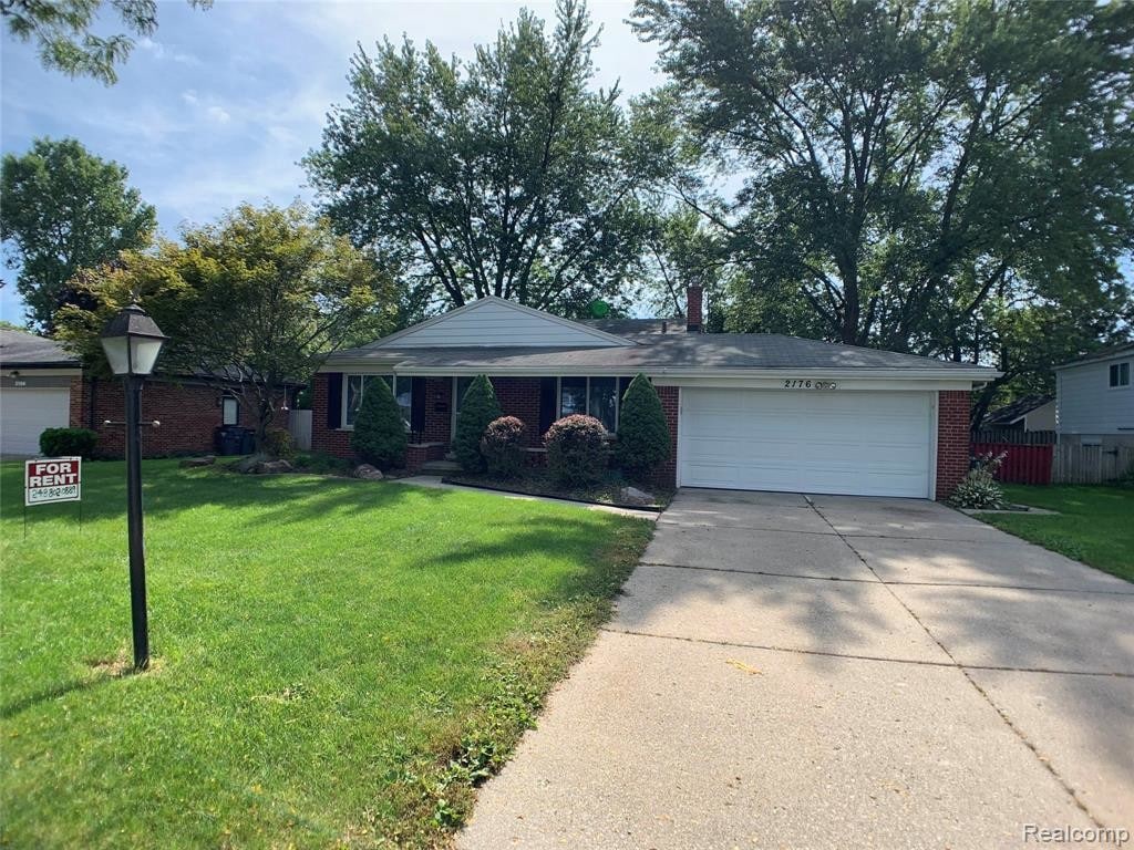 2176 Cumberland Dr, Troy, MI 48085 House Rental in Troy, MI