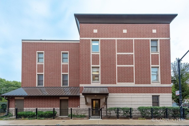 Building Photo - 757 W Liberty St