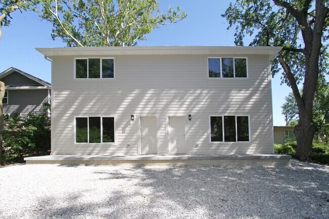 Foto del edificio - 841 W Burnham St