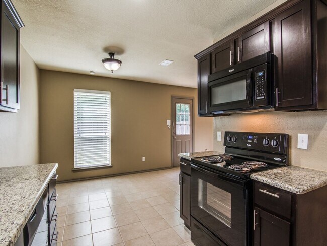 Building Photo - 7716-7718 Sable Lane
