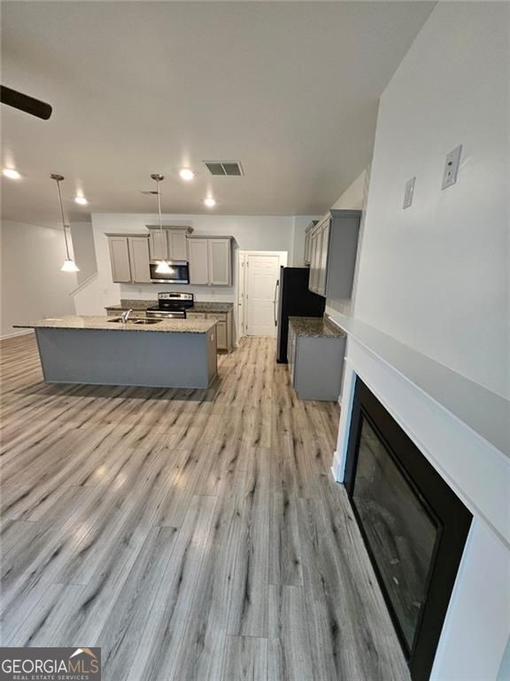 Foto del edificio - 7490 Knoll Hollow Rd