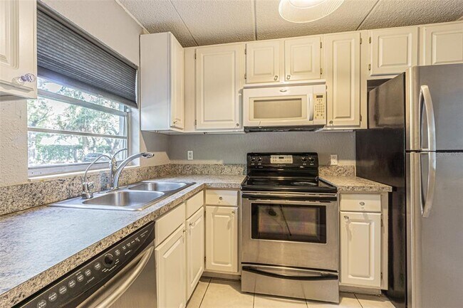 Foto del edificio - 2818 Somerset Park Dr