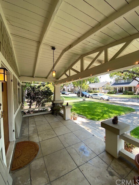 Building Photo - 1029 Avon Pl