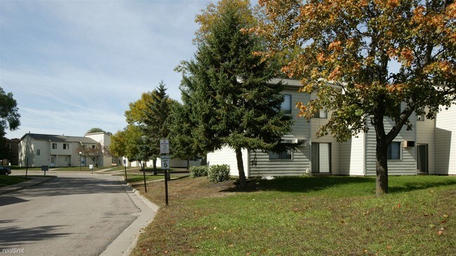 Building Photo - 3 br, 1 bath Townhome - Victoria Townhomes
