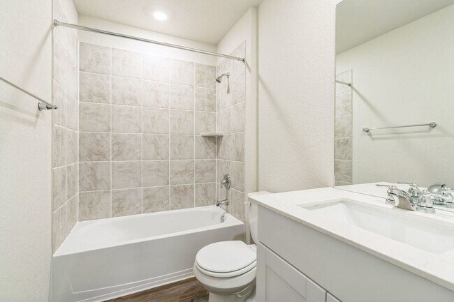 Building Photo - Spacious 5-Bedroom Home for Rent in Rivers...