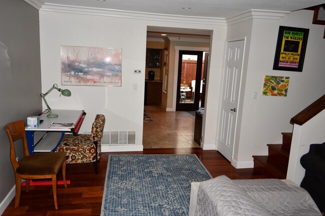 Building Photo - 1516 Missouri St