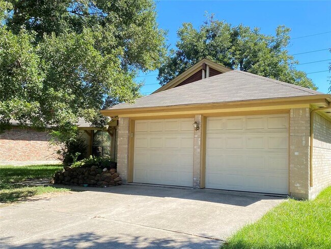 Building Photo - 2911 Bentley Ct