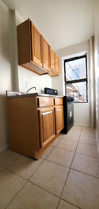 Foto del edificio - 1075 Nelson Ave