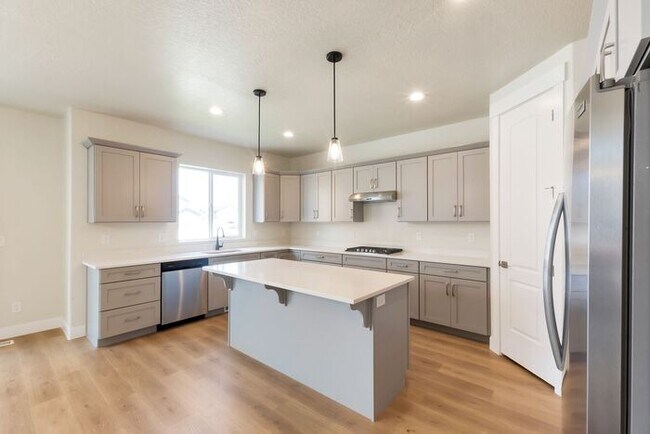 Foto del edificio - SPECTACULAR VIRTUALLY NEW HOME IN SOUGHT A...