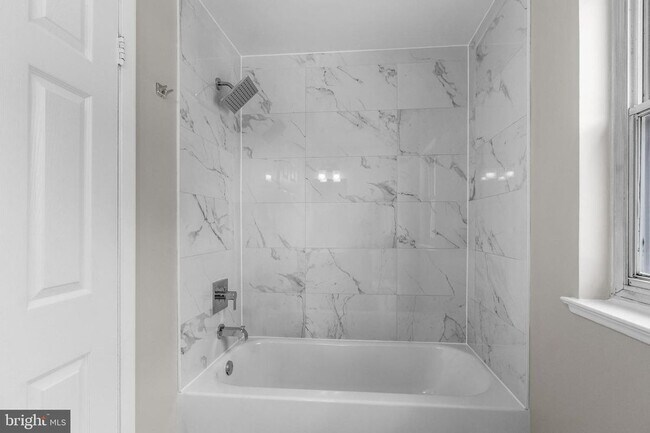 Foto del edificio - 614 Gibson Rd