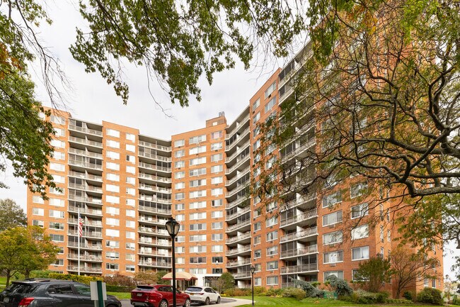 Foto del edificio - Lakeside Towers