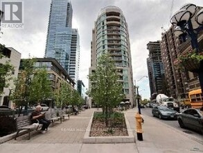 Building Photo - 8-1208 Scollard St