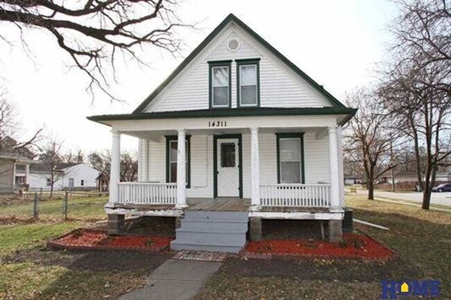 Building Photo - Beautifully Remodeled 3 Bedroom