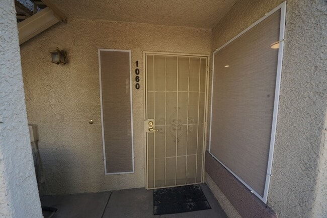 Building Photo - 5710 E Tropicana Ave