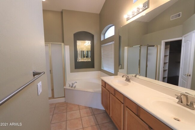 Building Photo - 2280 E Indian Wells Dr