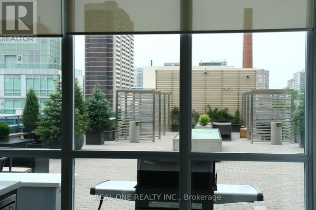 Building Photo - 500 Sherbourne St