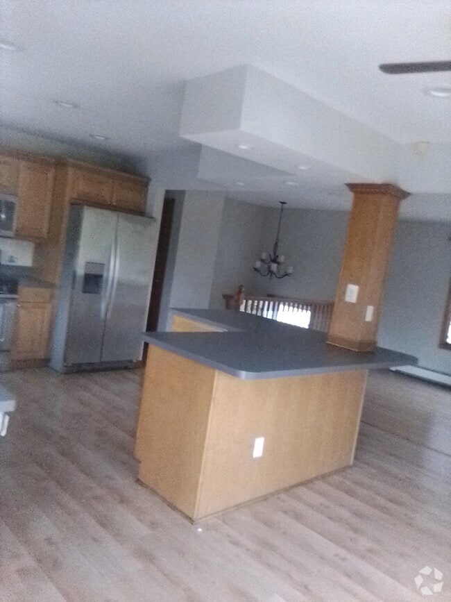 Building Photo - 8 Sunburst Dr