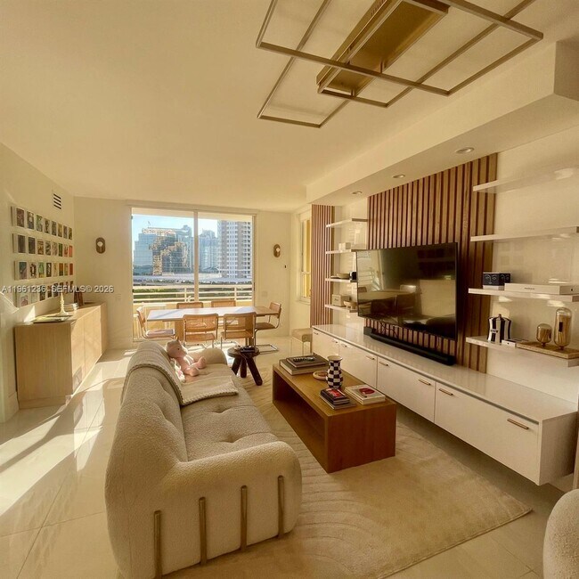 Foto del edificio - 888 Brickell Key Dr