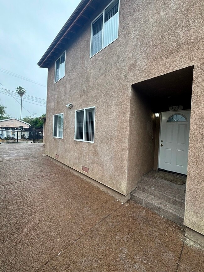 Building Photo - 755 E 76th St