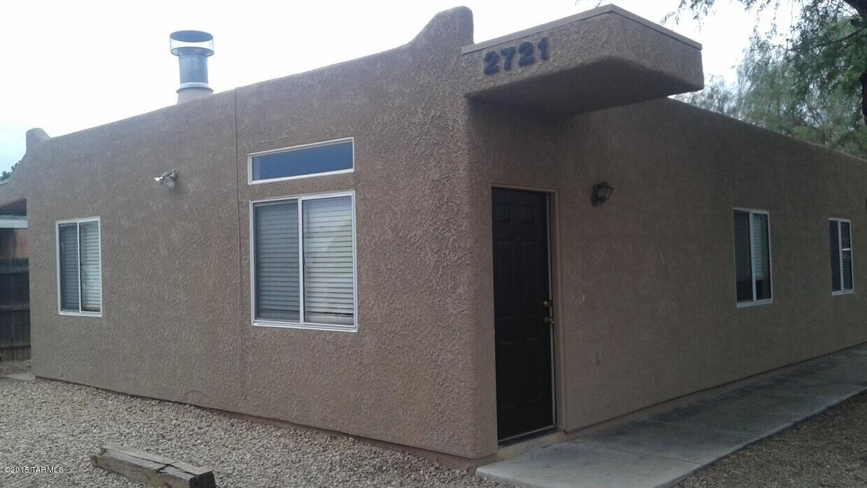 Primary Photo - 2721 N Dodge Blvd