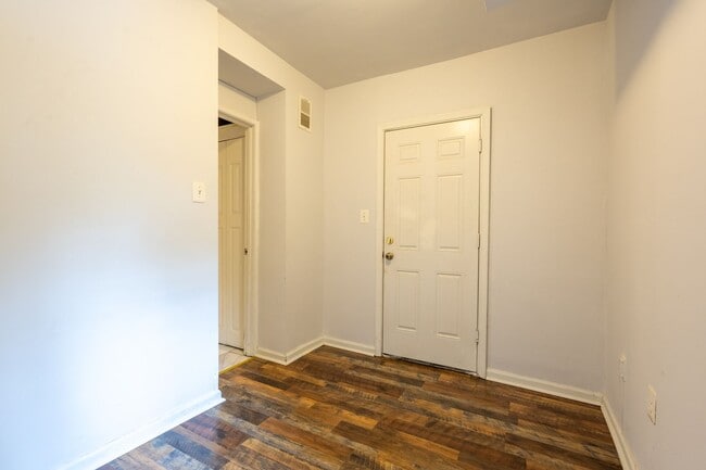 Foto del edificio - Cozy 3 BR/1 BA Apartment in Randle Highlands!