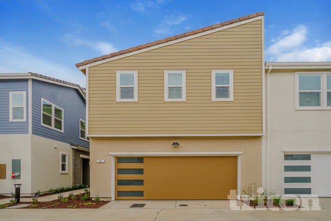 Building Photo - 21 Adella Pl