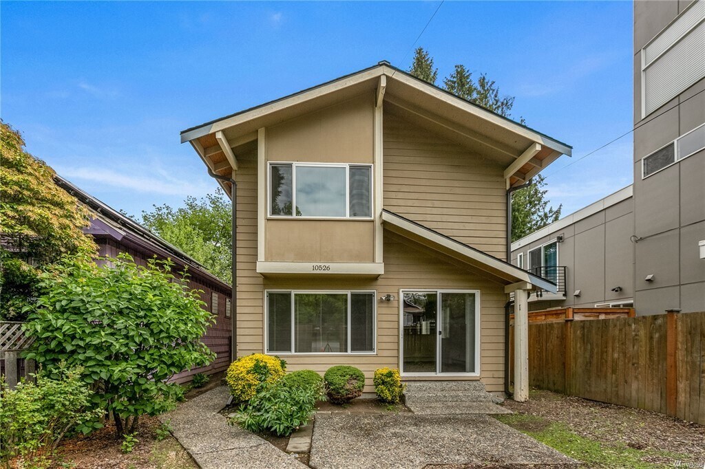 10526 Whitman Ave N, Seattle, WA 98133 Townhome Rentals in Seattle WA