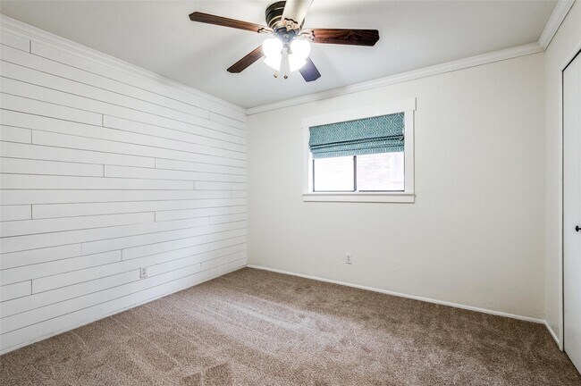 Foto del edificio - 2201 Cottonwood Ln