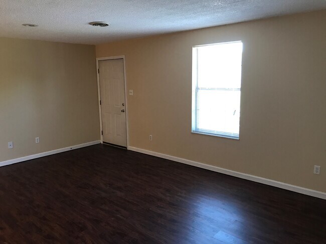 Foto del edificio - 723 Pleasant Valley Rd