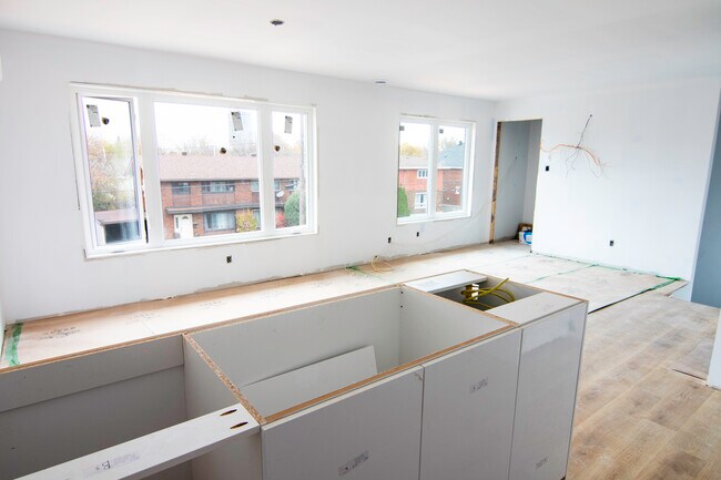 Photo du bâtiment - Unit 1A | Main Level | 2 Bedroom, 1 Bathroom