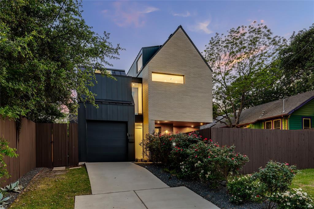 Foto principal - 811 W James St
