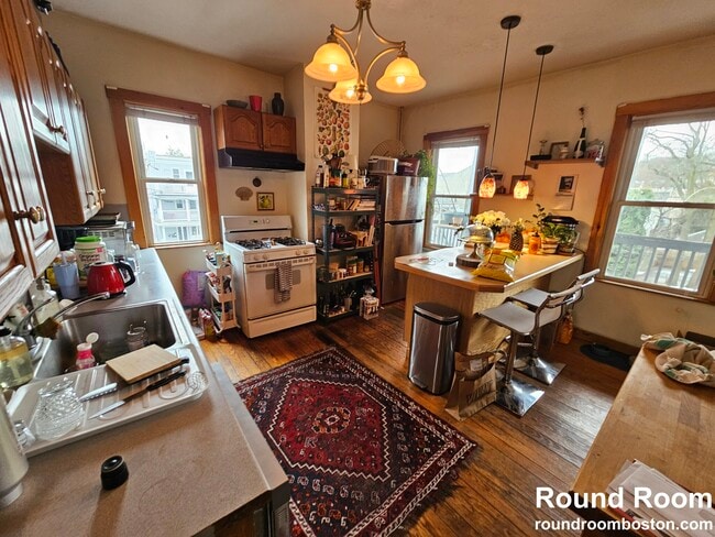 Building Photo - 346 Faneuil St