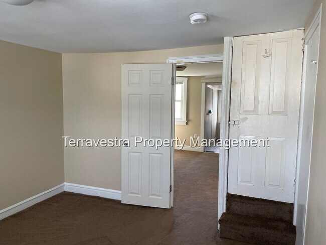 Building Photo - Single Family Home in Gloucester City