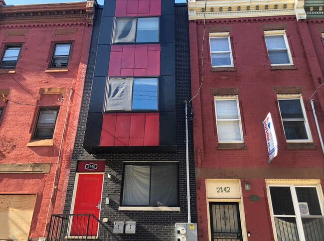 Front - 2140 N Carlisle St