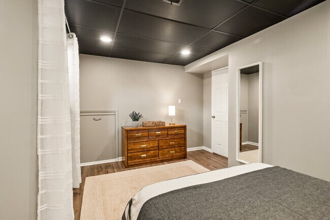 Foto del edificio - 6123 S Madison Dr