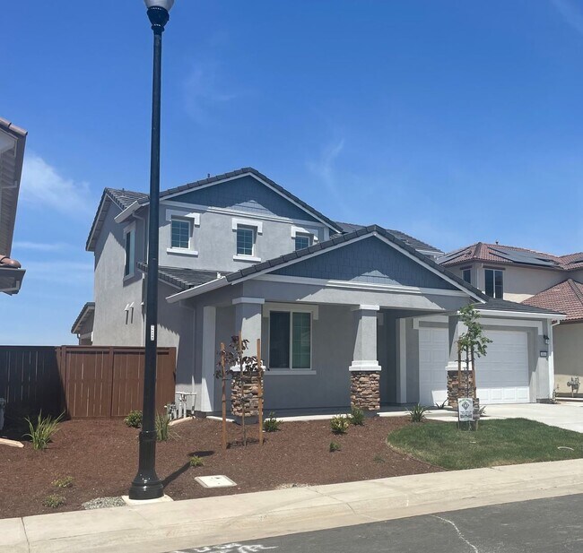 Foto del edificio - Solar Lennar 4 Bedroom Home on a Large Lot