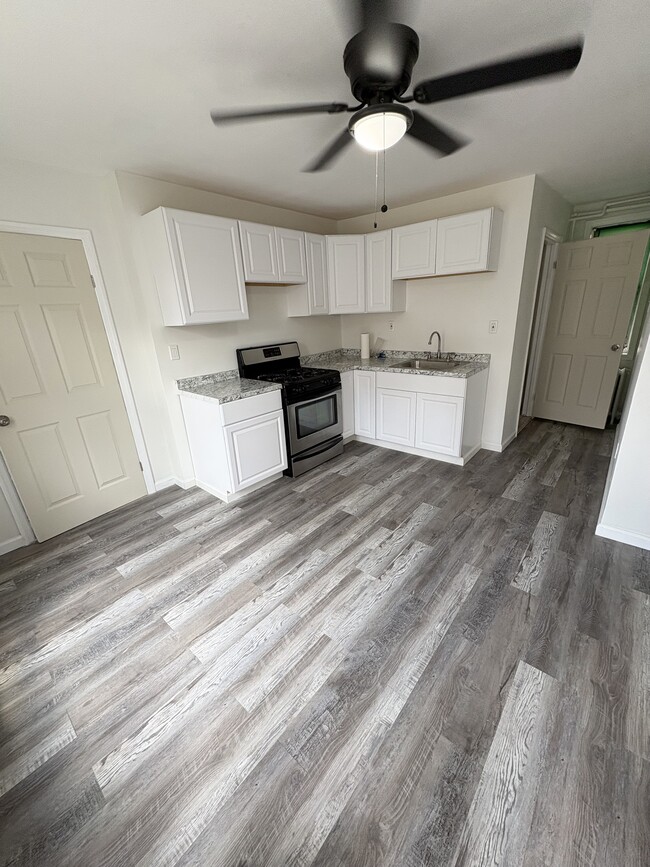 Building Photo - 6709 Meadowview Ave